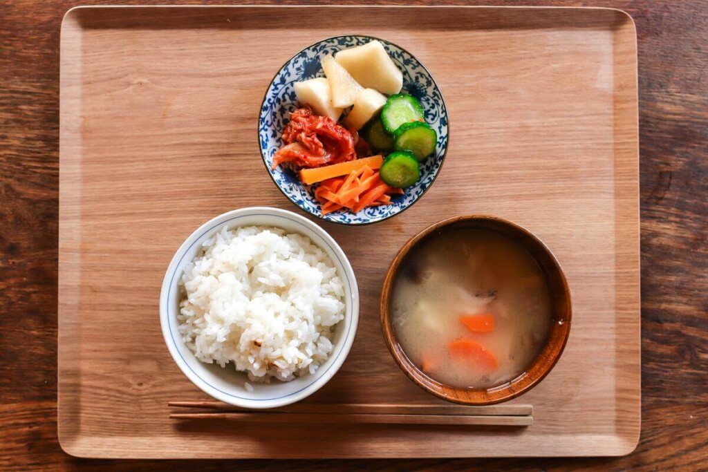 「ご飯」は英語でどう言う？「朝ご飯」や「夜ご飯」などの違いをまとめて解説！